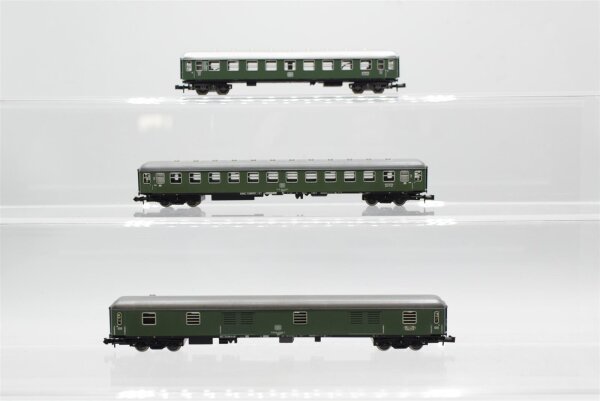 Minitrix N Konvolut Personenwagen, Gepäckwagen (grün, 4-achsig), DB
