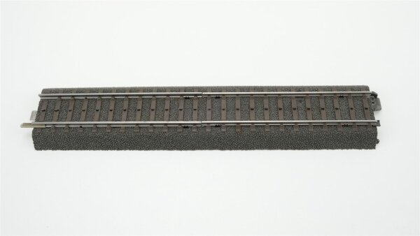 Märklin H0 24951 Übergangs-Gleis zum M-Gleis 180 mm (gebrauchter Zustand)