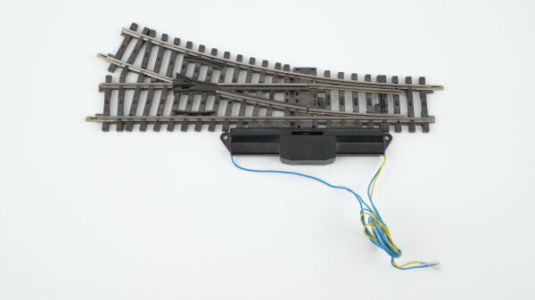 Märklin H0 2263 Elektromagnetische Weiche rechts (mit Antrieb) (Farbreste)
