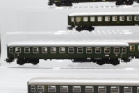 Märklin H0 Konvolut  Personenwagen 1.Kl., 2.Kl., Packwagen (grün) DB
