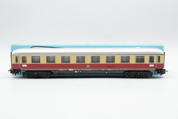 Märklin H0 4085 Reisezugwagen (TEE-ABTEILWAGEN, beige-rot)  Av4üm / Avüm 111 der DB