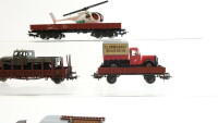 Märklin H0 Konvolut Rungenwagen und Niederbordwagen mit Ladung (LKW, Hubschrauber) DB