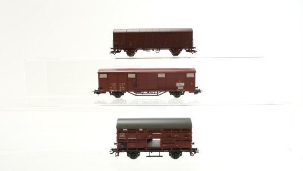 Märklin/Piko H0 Konvolut Gedeckte Güterwagen, Viehtransportwagen DR