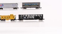 Minitrix/Lima/Bachmann/u.a. N Konvolut amerikanische ged. Güterwagen/ Kühlwagen/ Güterzugbegleitwagen/ u.a. SHPX/MCPX/MRX/CO/u.a.