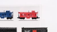 Bachmann/Atlas/u.a. N Konvolut amerikanische Güterzugbegleitwagen/ Containertragwagen/ ged. Güterwagen/ Verschlagwagen NW/NH/D&RGW/CO