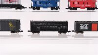 Bachmann/Atlas/u.a. N Konvolut amerikanische Güterzugbegleitwagen/ Containertragwagen/ ged. Güterwagen/ Verschlagwagen NW/NH/D&RGW/CO