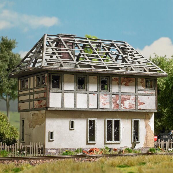 Verwittertes Stellwerk H0