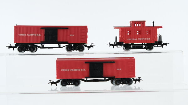 Bachmann H0 Konvolut Caboose (Central Pacific), Gedeckte Güterwagen (Union Pacific), USA