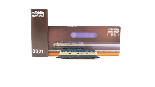 Märklin Z 8821 Diesellokomotive BR 221 der DB (vermutlich verharzt)