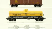 Unbekannt H0 Konvolut Gedeckter Güterwagen (Union Pacific), Kesselwagen (Southern Pacific, TEXACO), USA