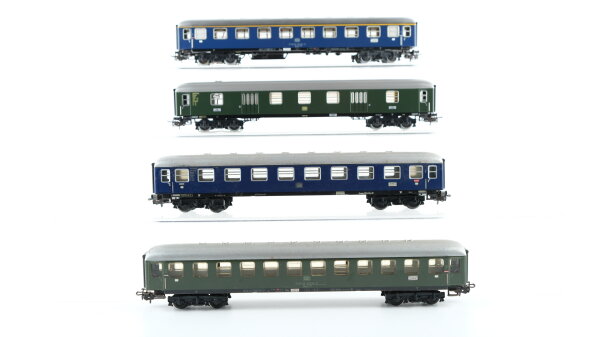 Märklin H0 Konvolut Personenwagen 1.Kl, blau, 1.Kl. blau, 2.Kl. grün und Gepäckwagen DB