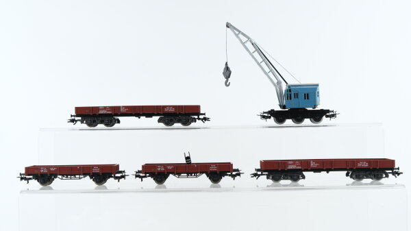 Märklin H0 Konvolut Güterwagen Niederbordwagen 2-und 4-achsig, , Kranwagen BR 315/2 blau DB/u.a.