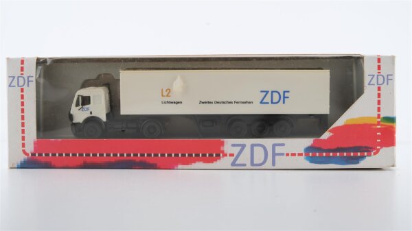 Albedo-Forkel 201003 Mercedes ZDF L2 Lichtwagen