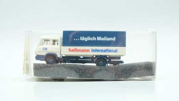 Praliné H0 84002 Mercedes-Benz 1320 Pritsche und Plane "Hellmann"