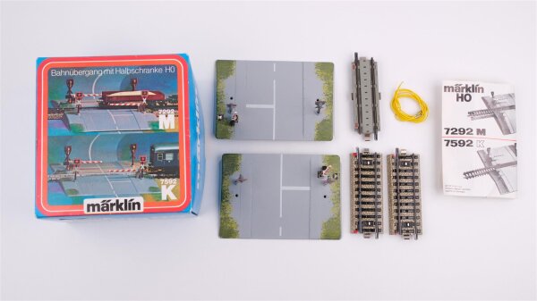 Märklin H0 7292M Bahnübergang mit Halbschranke