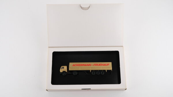 Herpa H0 Mercedes-Benz Koffersattelzug "Ackermann-Fruehauf" gold