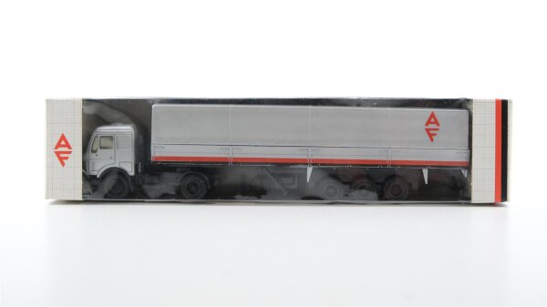 Herpa H0 Mercedes-Benz Koffersattelzug "Ackermann-Fruehauf" silber