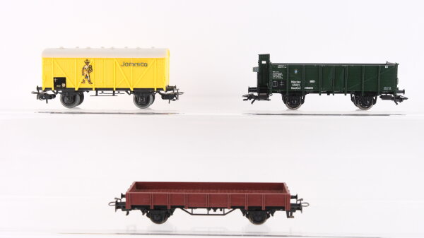 Märklin H0 Konvolut Niederbordwagen, Hochbordwagen mit Bremserhaus, Kühlwagen (Jamaica) K.Bay.Sts.B./u.a.