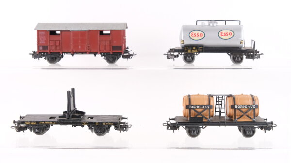 Märklin H0 Konvolut Gedeckter Güterwagen, Kesselwagen (Esso), Weinfasswagen (Bordeaux), Schemelwagen, FS/DB/u.a.