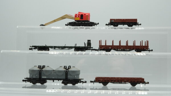 Minitrix N Konvolur Güterwagen Silowagen 4-achsig, Niederbordwagen, Schwerlastwagen 4-achsig (Rungen defekt), Kranwagen rot mit Niederbordwagen braun, Rungenwagen DB, u.a.