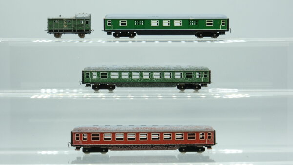 Minitrix Konvolut Personenwagen, Güterzugbegleitwagen (Schiebetrix)