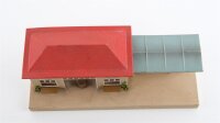 Kibri H0 Bahnhof mit Durchgang und Überdachung Blech