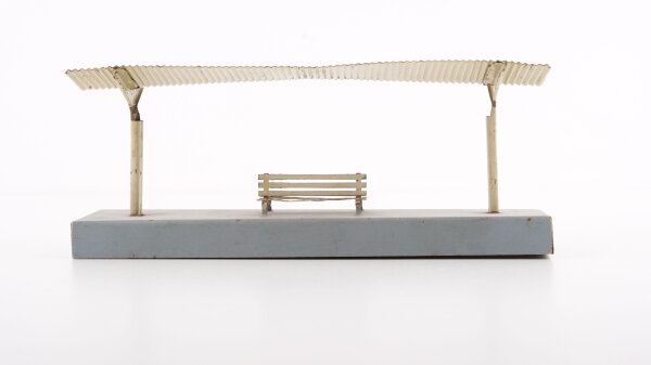 Märklin H0 422 Bahnsteig mit Bank Blech