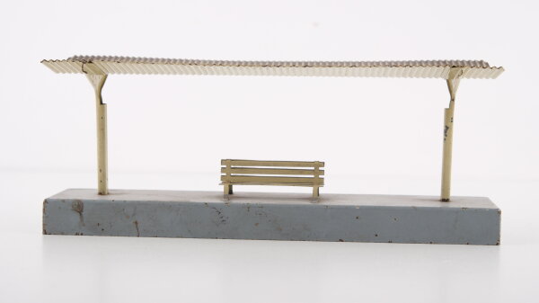 Märklin H0 422 Bahnsteig mit Bank Blech
