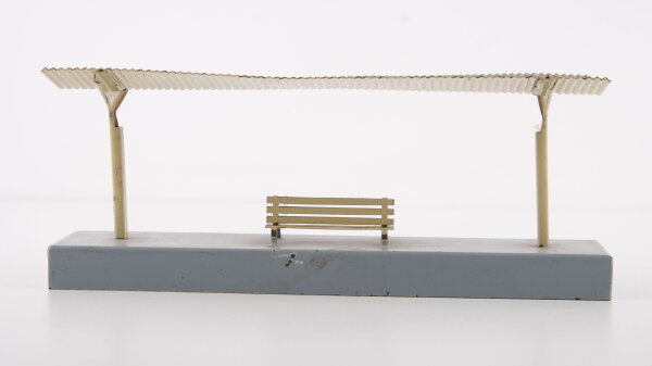 Märklin H0 422 Bahnsteig mit Bank Blech