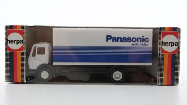 Herpa H0 806390 Mercedes-Benz Koffer-LKW "Panasonic audio/video"
