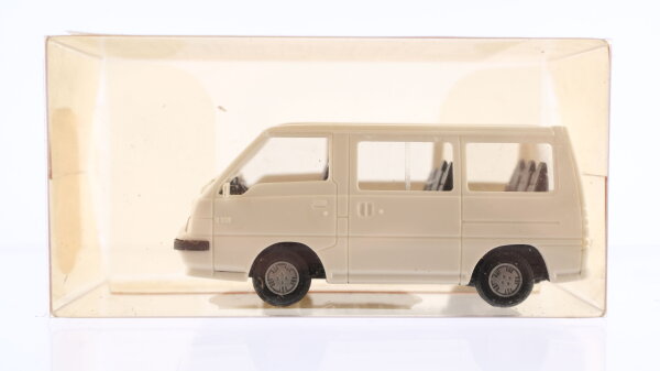 Rietze H0 10200 Mitsubishi Transporter weiß