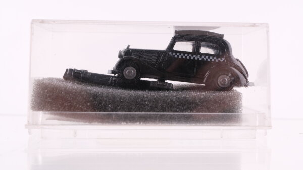 Praliné H0 1412 MB 170V Taxi 43 mit Dachreling