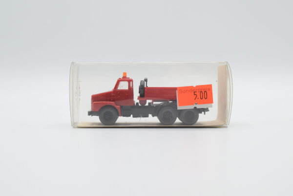Wiking H0 18461 Volvo Abschleppwagen rot
