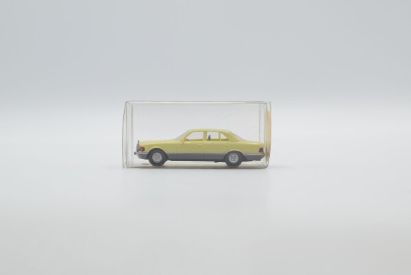Wiking H0 12157 Mercedes 500 SE beige/gelb