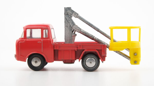 Corgi Toys 349 Jeep FC-150 mit Tragekorb (funktionsfähig)