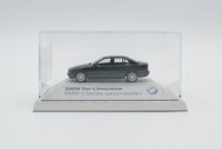 Herpa H0 BMW 5er Limousine dunkelgrün in Acrylbox