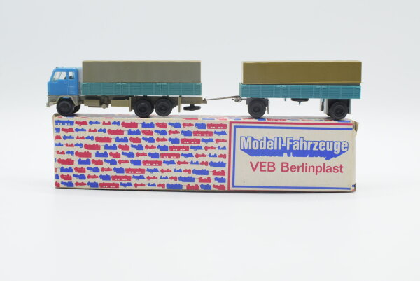 VEB H0 5457963/536/00113 Volvo F88 Fernlastzug mit Anhänger und Plane