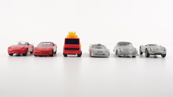 Maisto 1:64 Konvolut Mercedes CLK GTR,  Porsche 356A, 550 A Spyder und Boxter, Corvette 1997, Feuerwehr