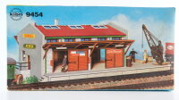 Kibri H0 9454 Güterschuppen mit Ladekran