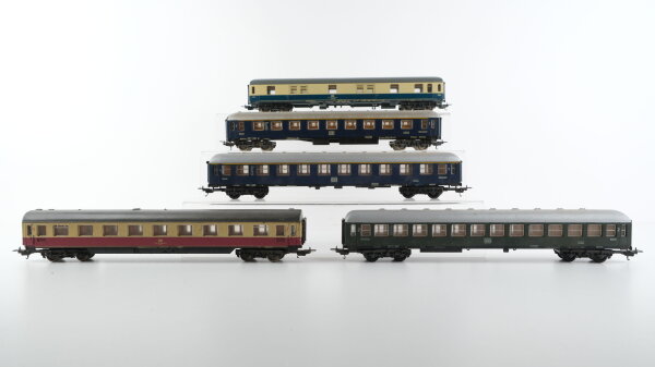 Lima H0 Konvolut Personenwagen 1.Kl. blau Personenwagen 2.Kl. grün Personenwagen "TEE" 1.Kl. beige-rot Packwagen beige-oceanblau DB