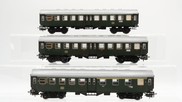 Unbekannt H0 Konvolut Personenwagen mit Mitteleinstieg 1./2.Kl. 2.Kl. grün DB