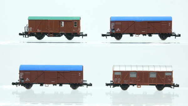 Minitrix N Gedeckte Güterwagen DB (Dächer teilw. bemalt)