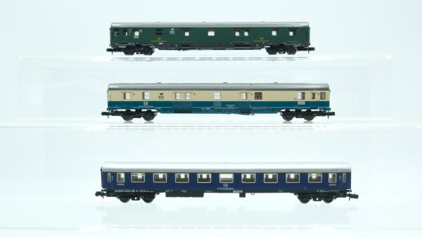 Arnold N Konvolut Personenwagen 1.Kl. blau Postwagen ocenblau-beige Postwagen grün DB