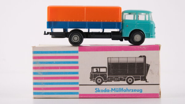 Permot H0 5457963/399/00007 Skoda-LKW türkis mit Plane orange