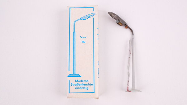 VEB Plasticart H0 5457130/143/00002 Moderne Straßenleuchte einarming