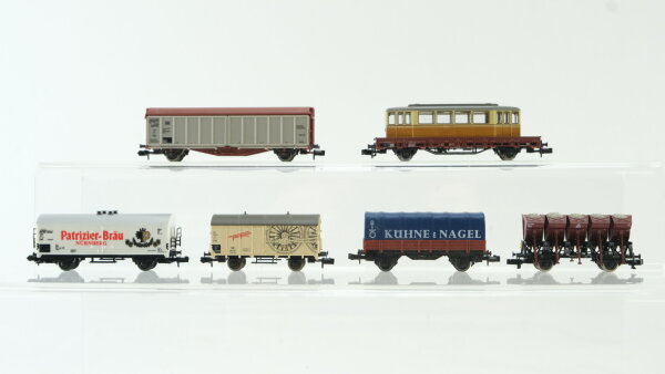 Fleischmann/u.a. N Konvolut Seitenwandschiebewagen Gedeckter Güterwagen Bierwagen "Patrizier-Bräu" Niederbordwagen mit Plane "Kühne & Nagel" Muldenkippwagen Niederbordwagen mit Straßenbahn-Chassis DB