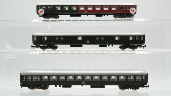 Rivarossi N Konvolut Abteilwagen 2.Kl. Abteilwagen 2.Kl. mit DSG-Büffet Packwagen grün DB (zwei Kupplungen fehlen)