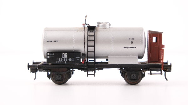 Unbekannt H0 Kesselwagen mit Bremserhaus DR mit Kadee-Kupplung und Federpuffer