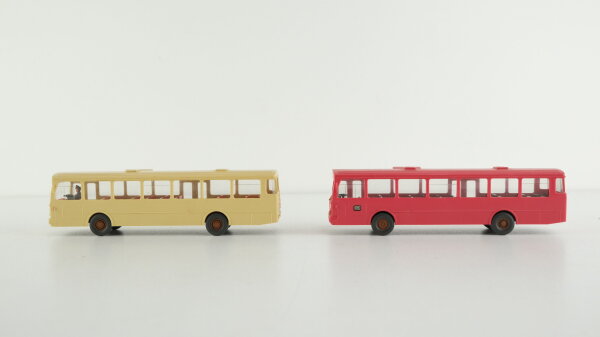 Wiking H0 Konvolut O 305 Stadbus beige "Linie 4 Bahnhof", Überlandbus himbeerrot "Hauptbahnhof DB" braune Felgen Berlin West