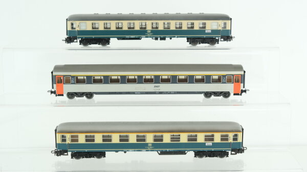 Märklin H0 Konvolut Abteilwagen 1.Kl. 2.Kl. beige-oceanblau Abteilwagen 1.Kl. grau-weiss DB/SNCF